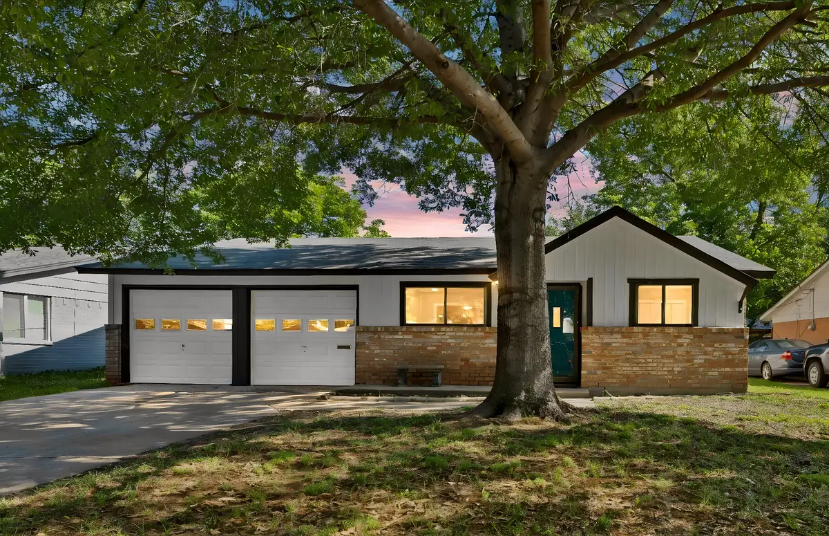 3205 Mccollum Street, Irving, TX 75061 - #1