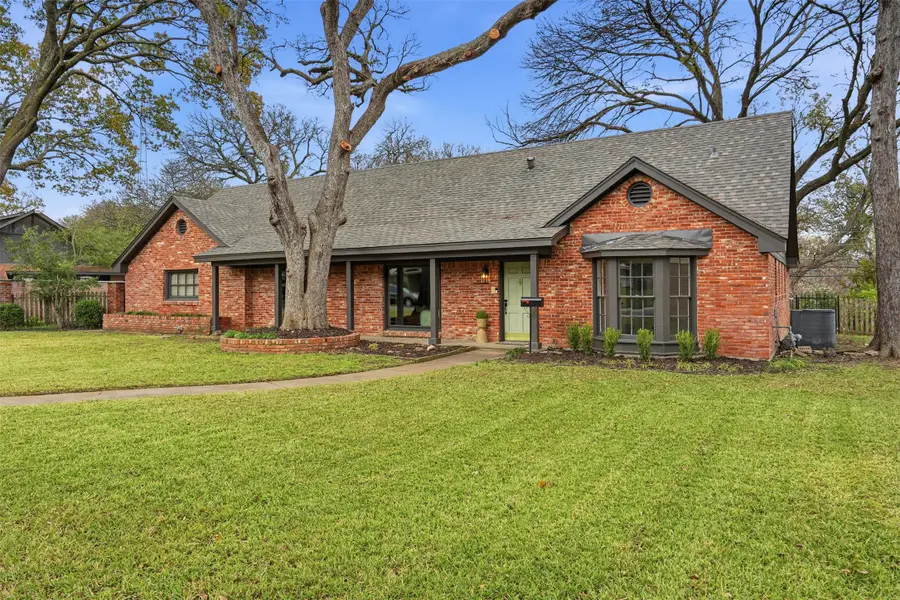 8625 Marys Creek Drive, Benbrook, TX 76116 - #2