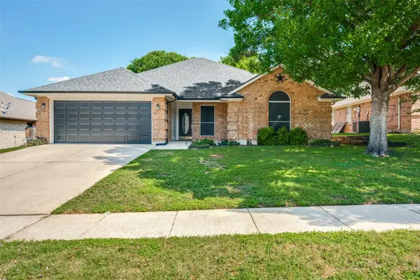 816 Willow Court, Saginaw, TX 76179