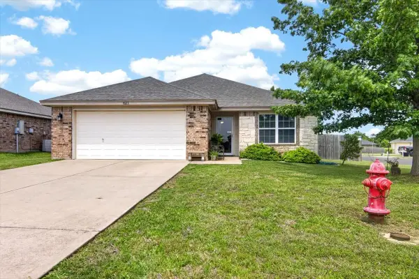 621 Apple Cross Drive, Robinson, TX 76706