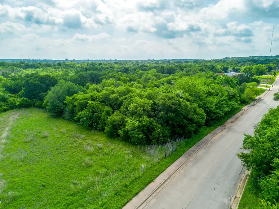 1193 S Brazos Avenue, Cleburne, TX 76031 - #3