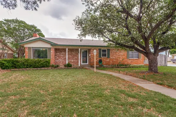 209 Teeter Drive, Crowley, TX 76036