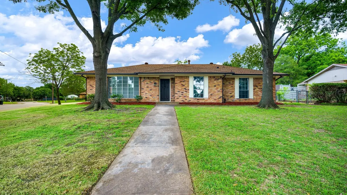 400 Brook Hollow Circle, Desoto, TX 75115 - #1