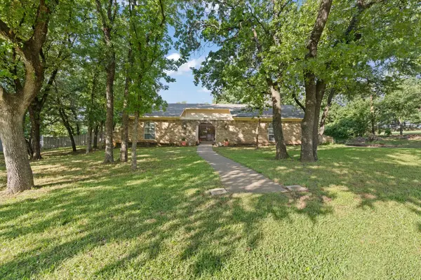 2005 Meadow Drive, Crowley, TX 76036