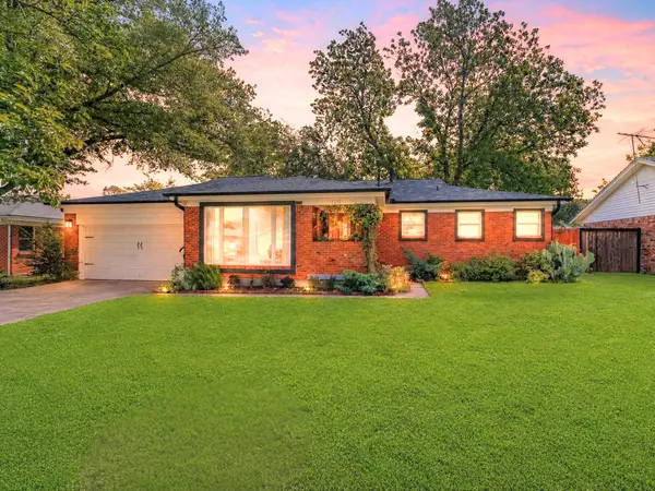 1217 Park Center Street, Benbrook, TX 76126