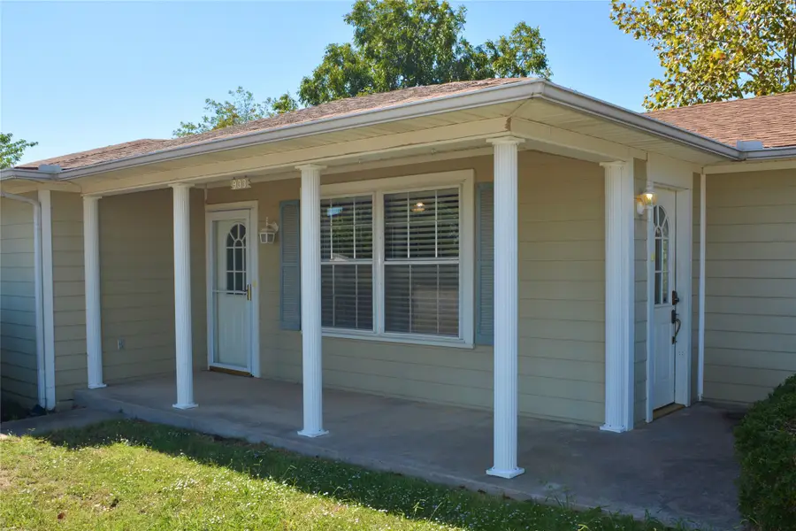 933 N Main Street, Muenster, TX 76252 - #2