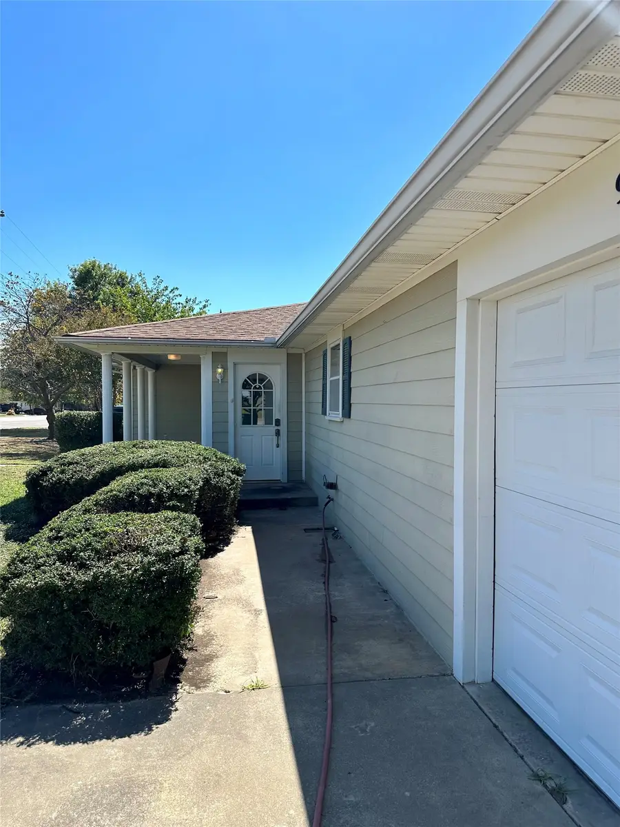 933 N Main Street, Muenster, TX 76252 - #3