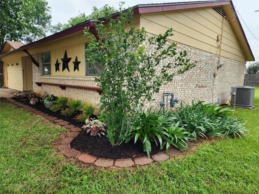 417 Wallace Drive, Crowley, TX 76036 - #2