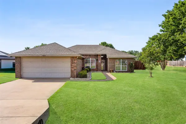 3928 Country Meadows Circle, Granbury, TX 76049