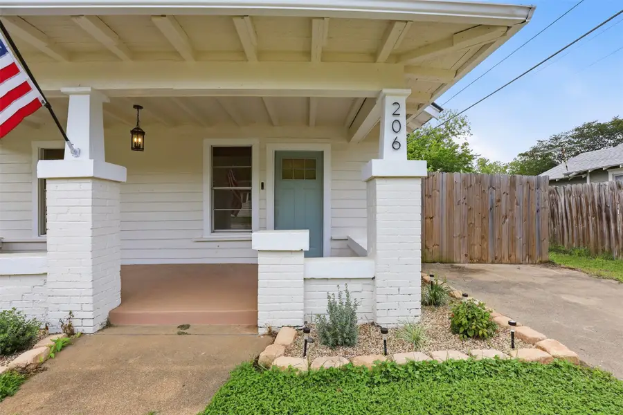206 S Pendell Avenue, Cleburne, TX 76033 - #2