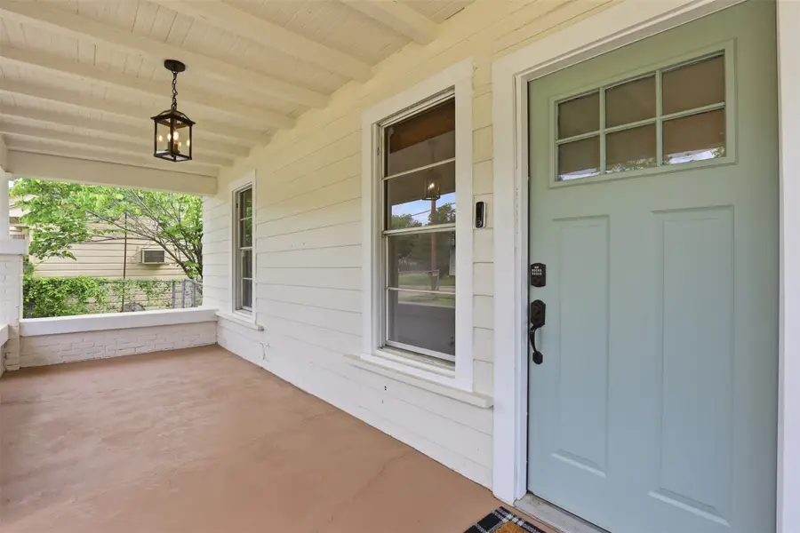 206 S Pendell Avenue, Cleburne, TX 76033 - #3
