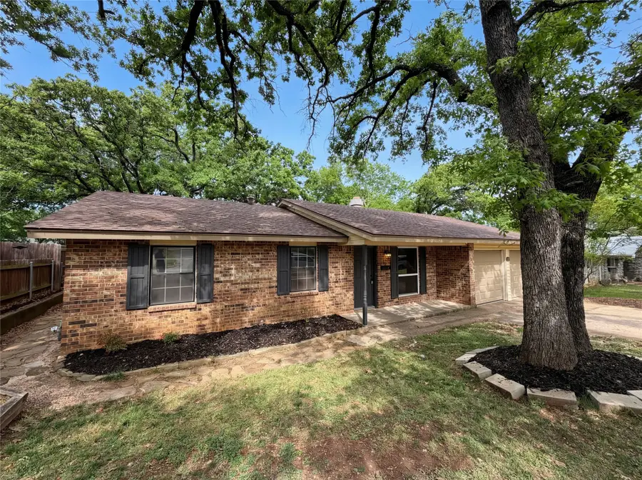 1023 N Lucas Drive, Grapevine, TX 76051 - #2