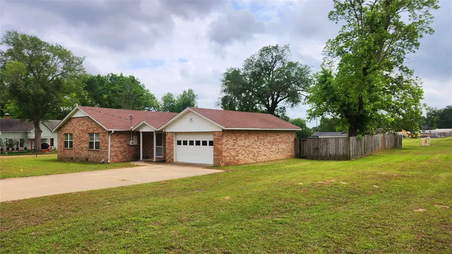 205 N Hubbard, Omaha, TX 75571 - #2