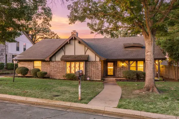 2214 Wilson Drive, Arlington, TX 76011
