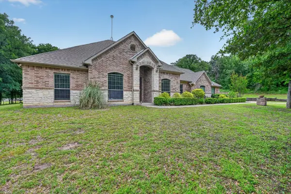 141 N Natural Spring Lane, Azle, TX 76020