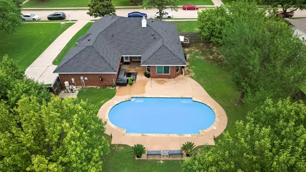 1130 High Knoll Drive, Midlothian, TX 76065
