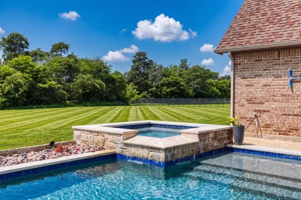 30 Laura Circle, Gunter, TX 75058