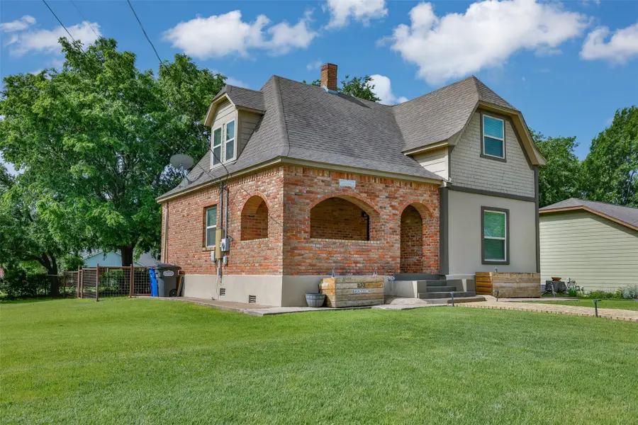 230 E Main Street, Lindsay, TX 76250 - #2