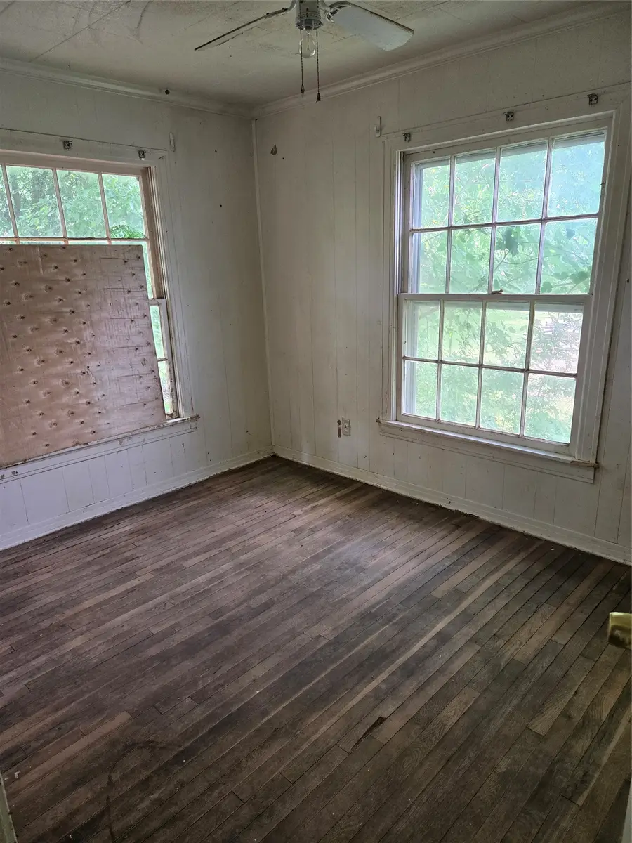 1806 N Culberson Street, Gainesville, TX 76240 - #3