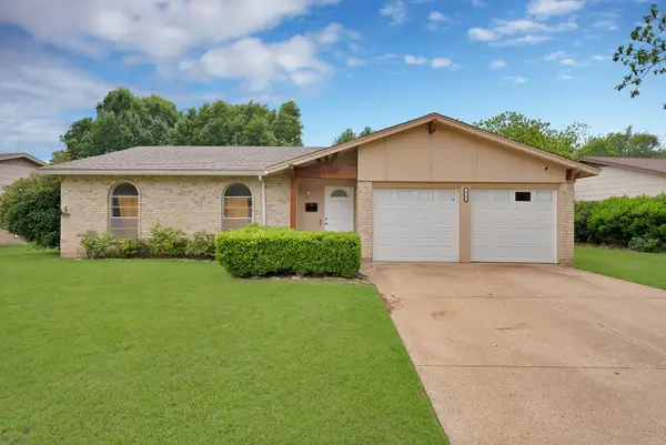 521 Ann Lois Lane, Burleson, TX 76028