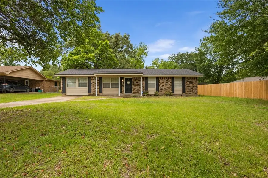 407 York Street, Lindale, TX 75771 - #2