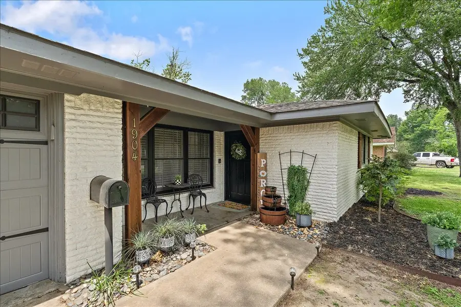 1904 W 4th Avenue, Corsicana, TX 75110 - #3