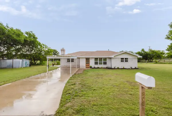 902 Fannin Street, Nocona, TX 76255