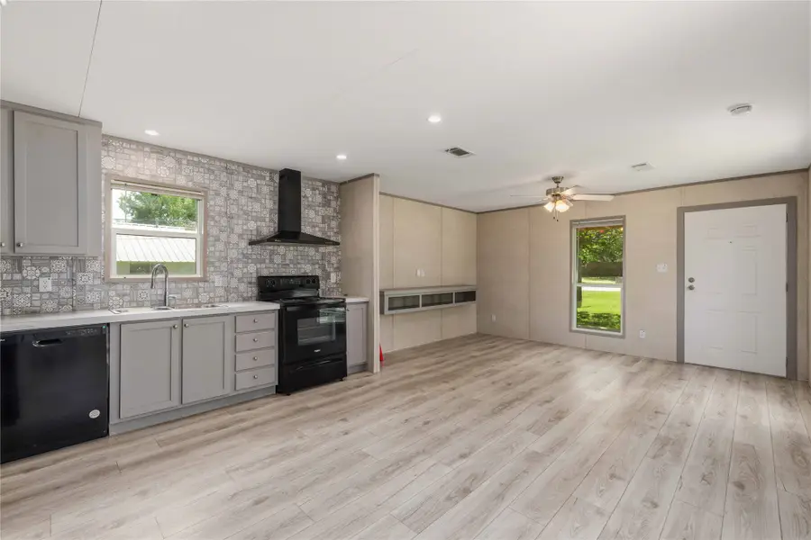 601 E Reynosa, De Leon, TX 76444 - #3