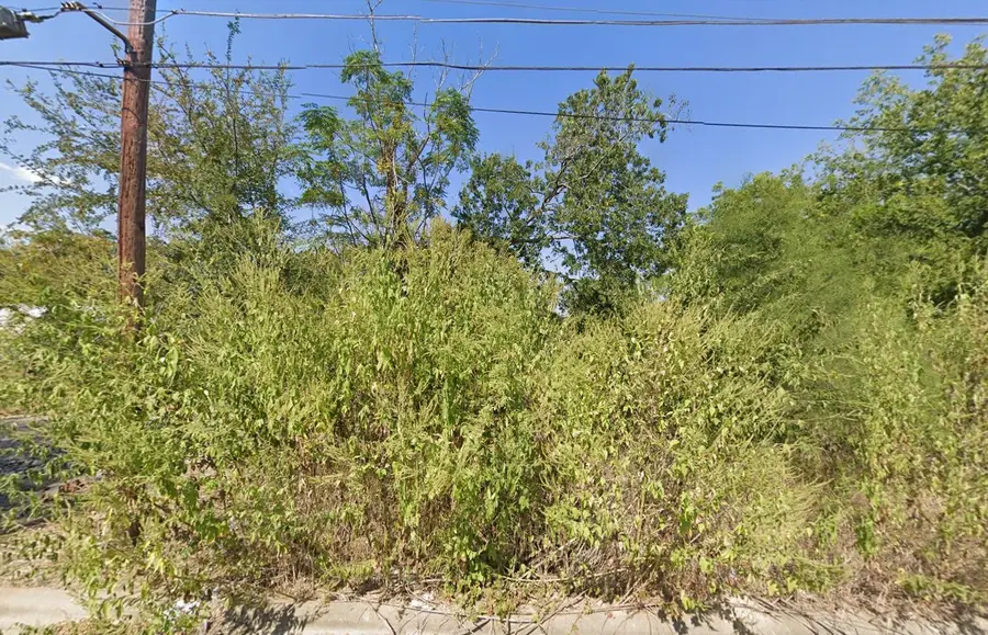 703 E Jones Street, Luling, TX 78648 - #2