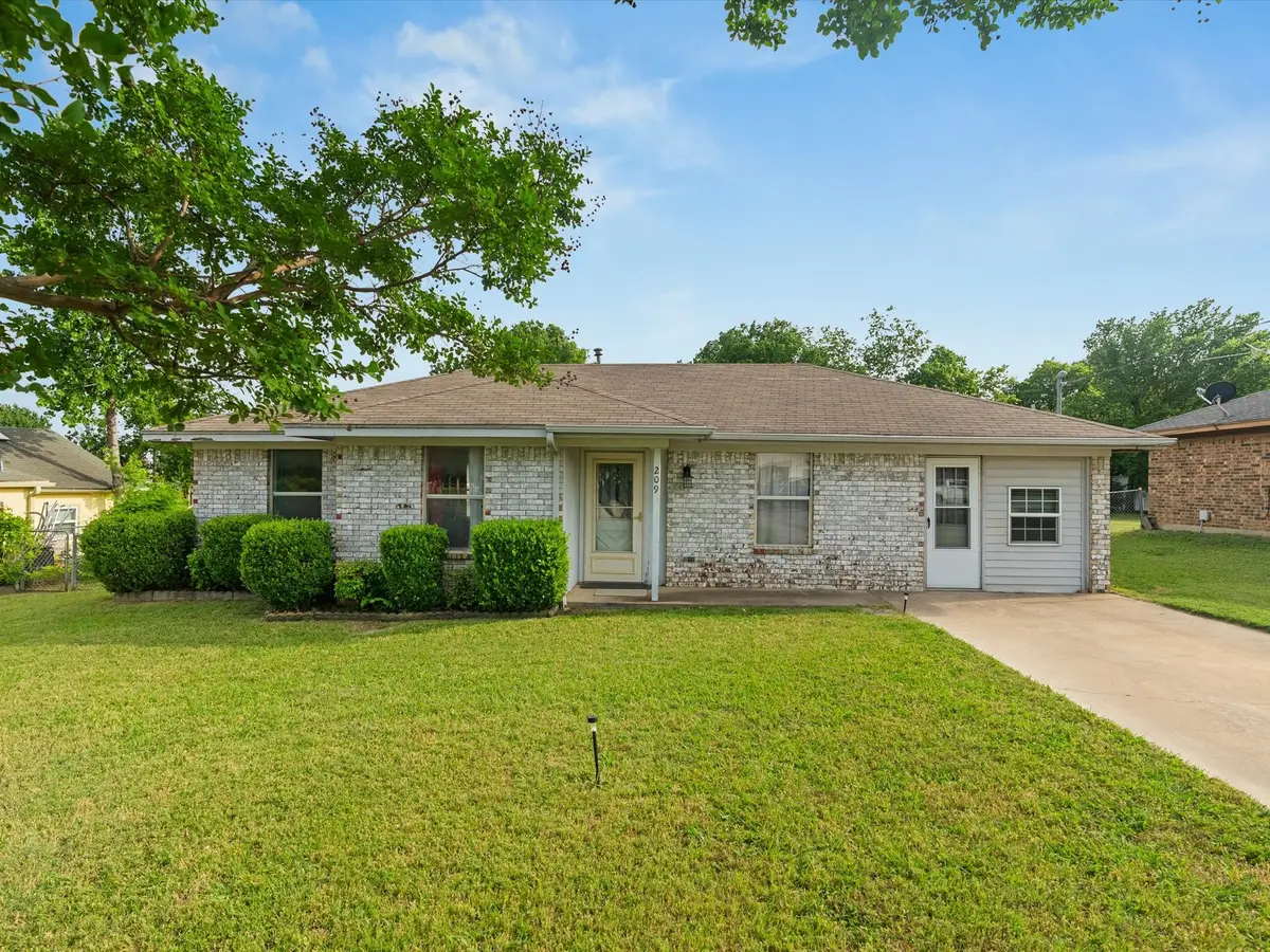 209 W Huffman Street, Krum, TX 76249 - #1
