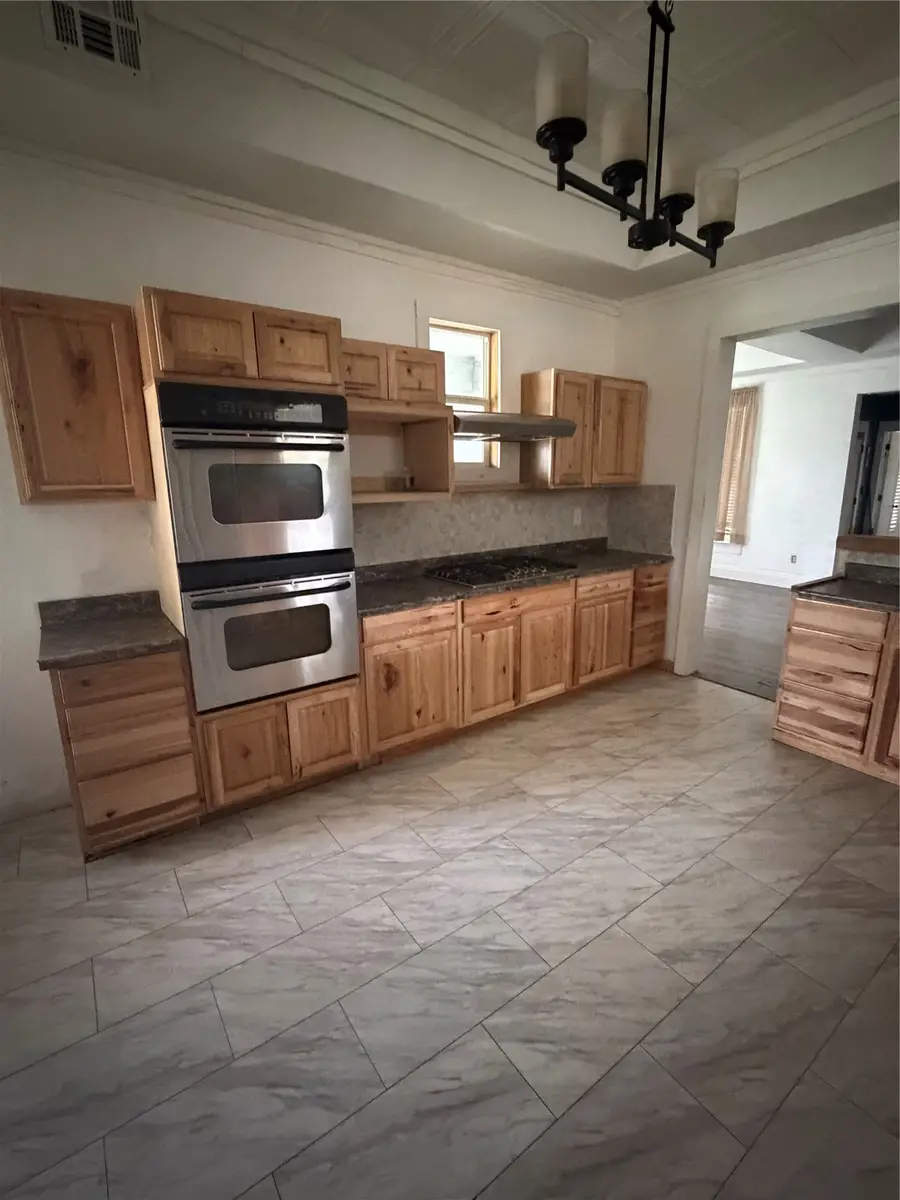 700 W Texas Street, Denison, TX 75020 - #2