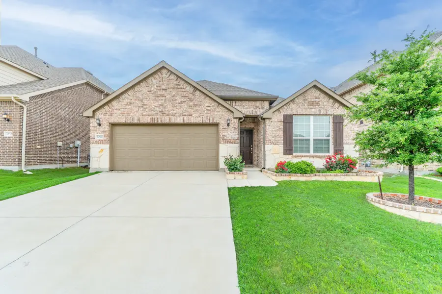 1048 Pinnacle Breeze Drive, Fort Worth, TX 76052 - #2