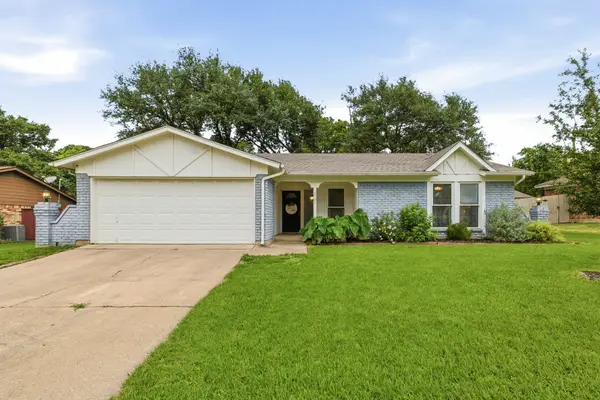 8721 Irongate Drive, North Richland Hills, TX 76182