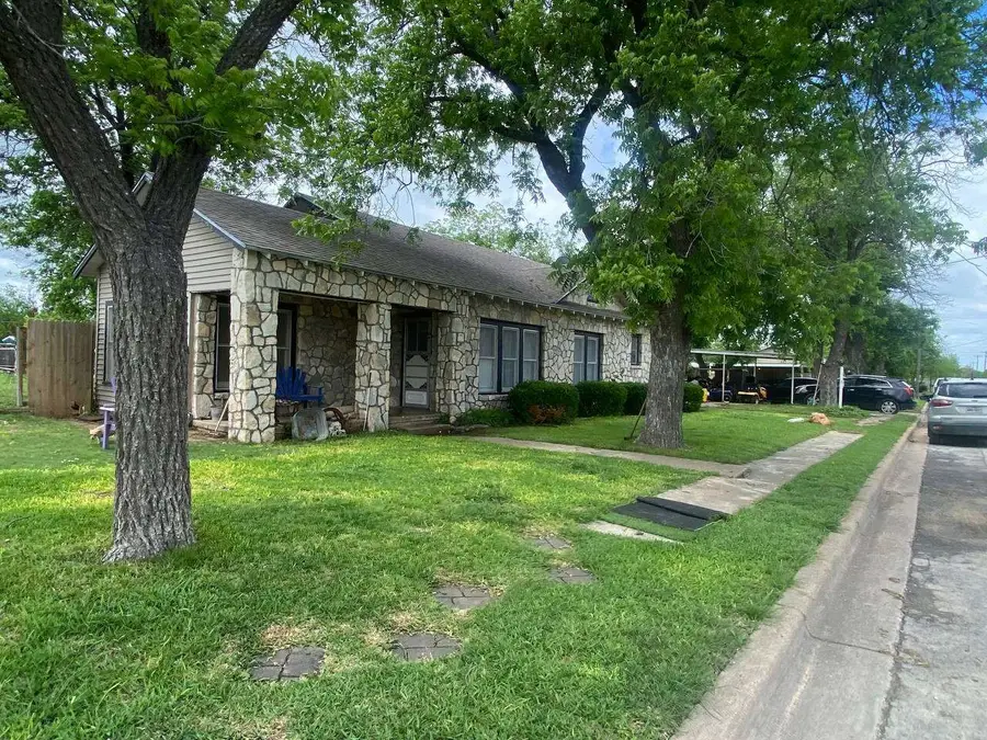 705 Duke Street, Eden, TX 76837 - #2