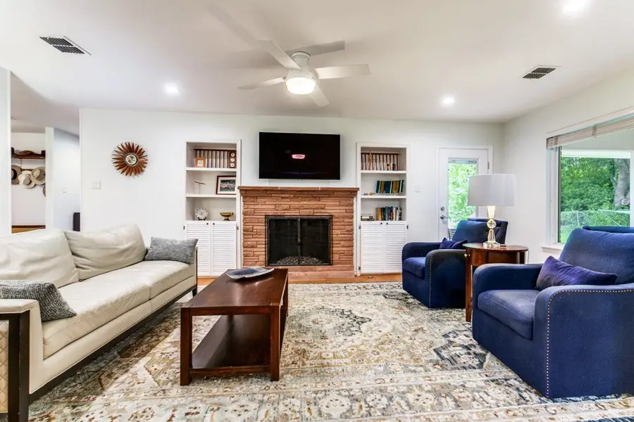 6221 Berryhill Street, Dallas, TX 75231 - #3