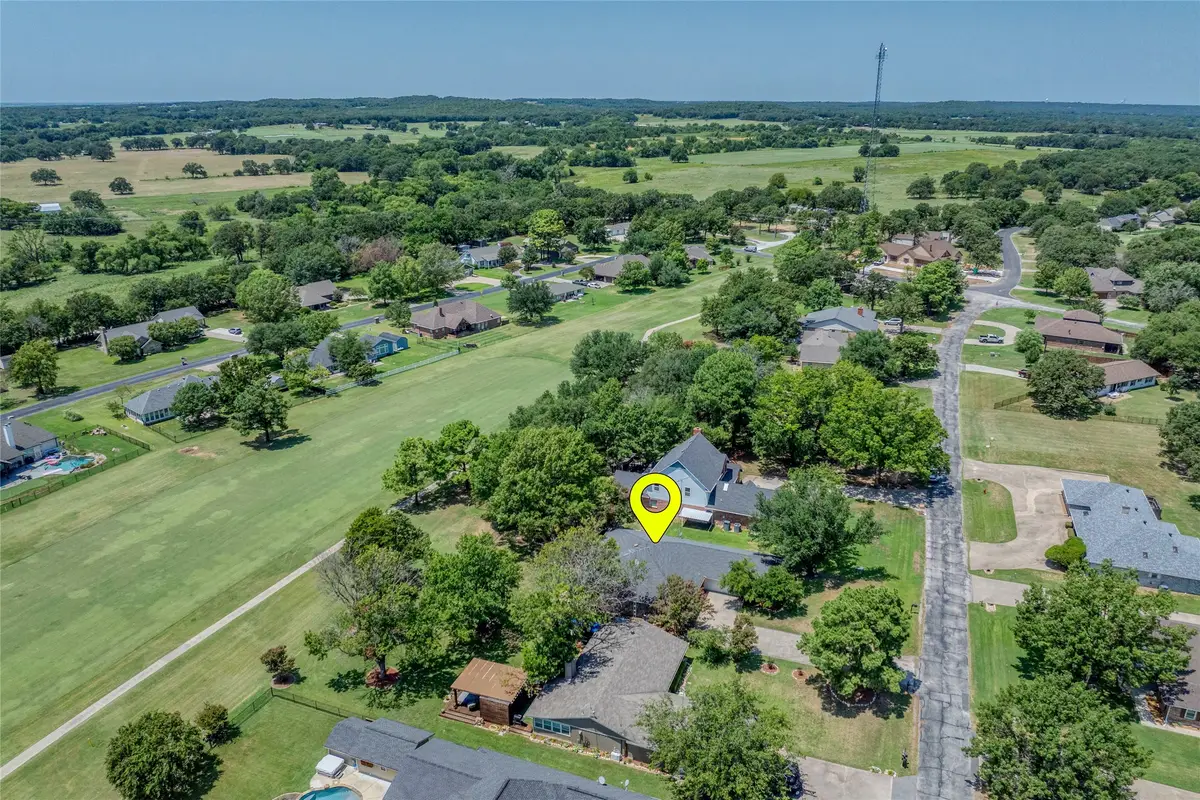 310 Navajo Trail, Gainesville, TX 76240 - #1