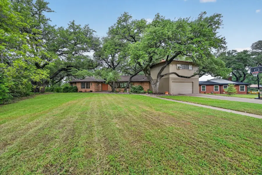 2039 W Lotus Avenue, Fort Worth, TX 76111 - #2