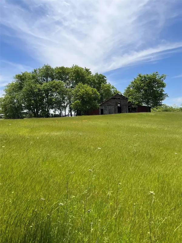 3392 Fm 896, Leonard, TX 75452