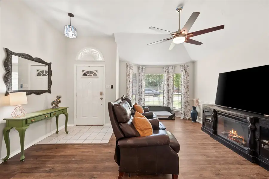 4220 Maryanne Place, Haltom City, TX 76137 - #2
