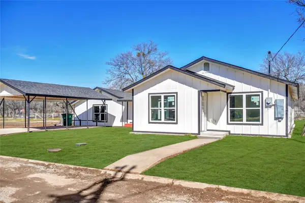 402 W College Street, Jacksboro, TX 76458
