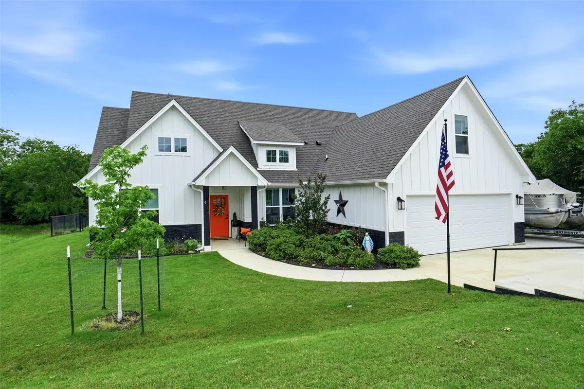 116 Lindsey Lane, Runaway Bay, TX 76426 - #1