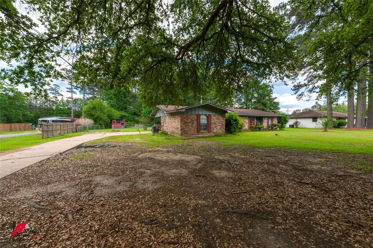 423 11th Street Ne, Springhill, LA 71075 - #1