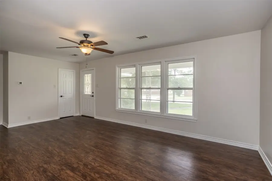 1102 Fair Avenue, Gainesville, TX 76240 - #2