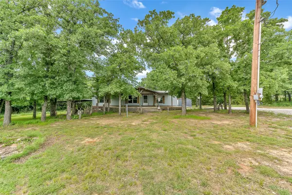 228 Slayden Drive, Sunset, TX 76270