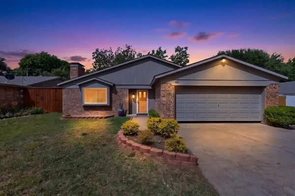 718 Matthews Court, Arlington, TX 76012