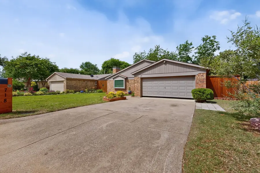 718 Matthews Court, Arlington, TX 76012 - #3