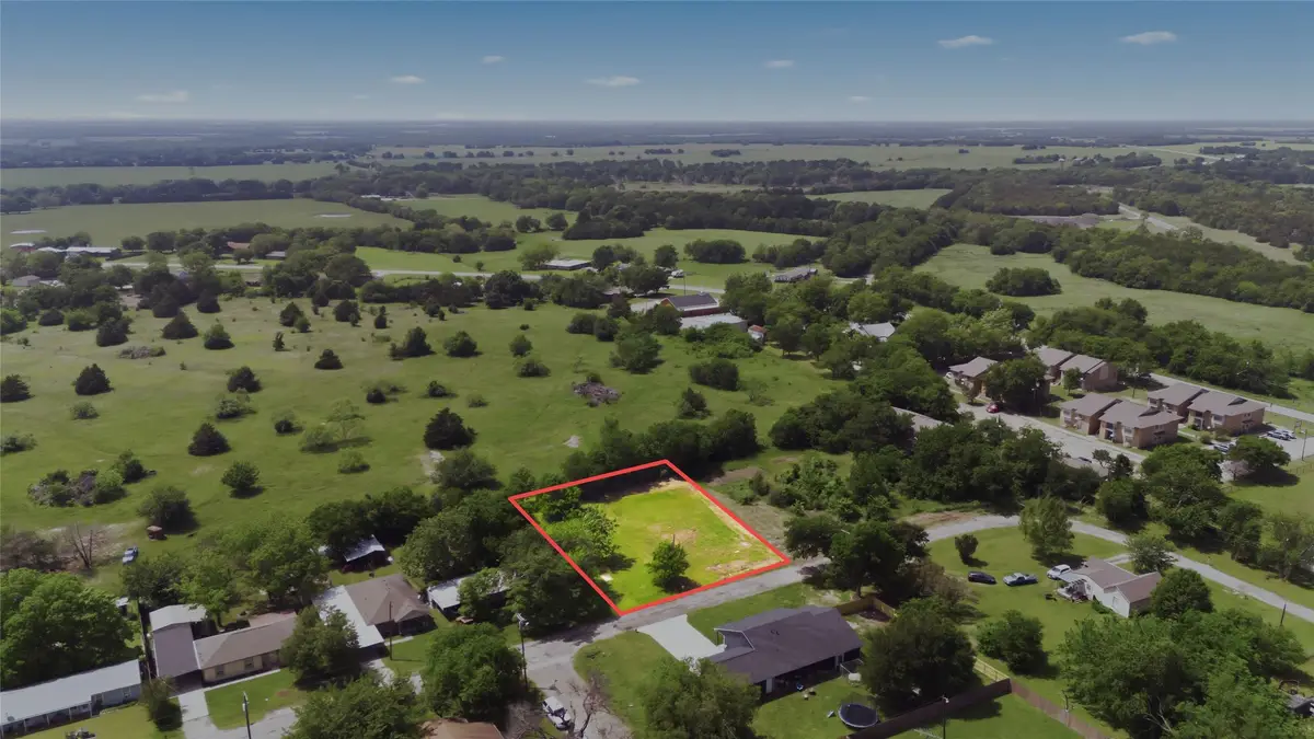204 S Grand Avenue, Wolfe City, TX 75496 - #1