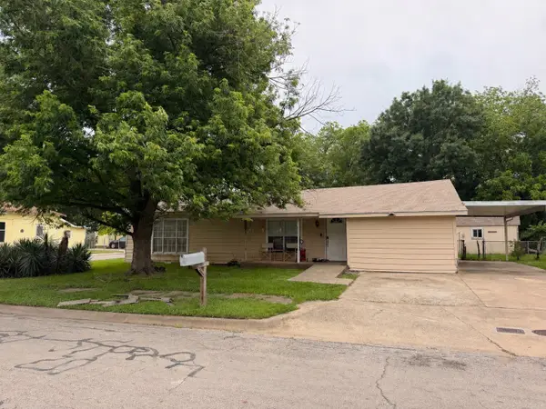 1101 N Wilhite Street, Cleburne, TX 76031