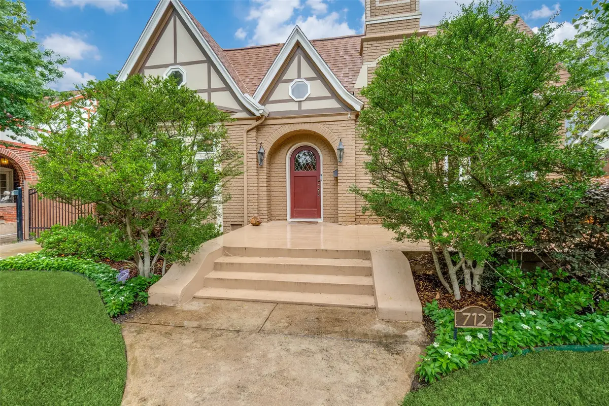 712 Lipscomb Avenue, Dallas, TX 75214 - #1