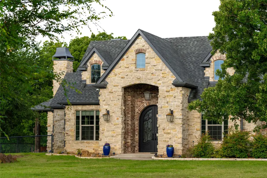 99 Lake Drive, Tioga, TX 76271 - #2